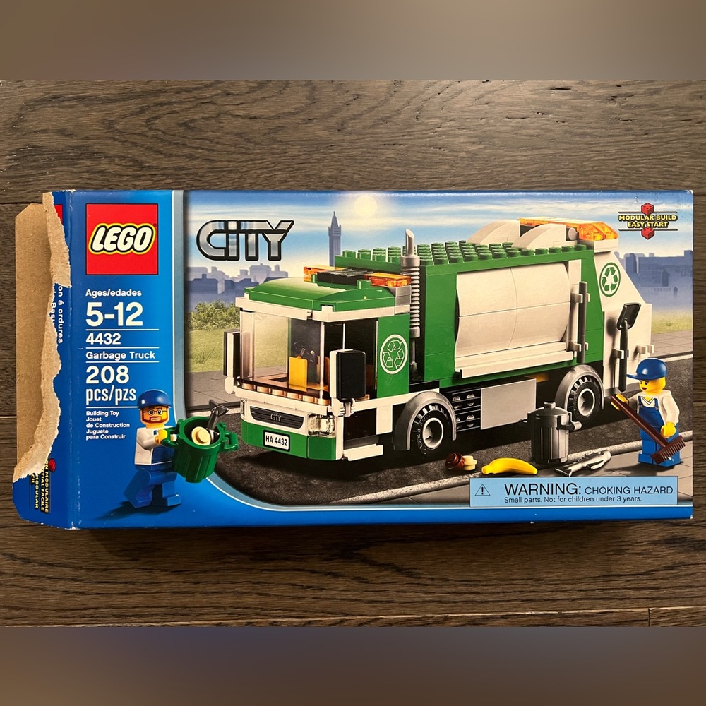 Lego City Garbage Truck 4432 New w/ open damaged box